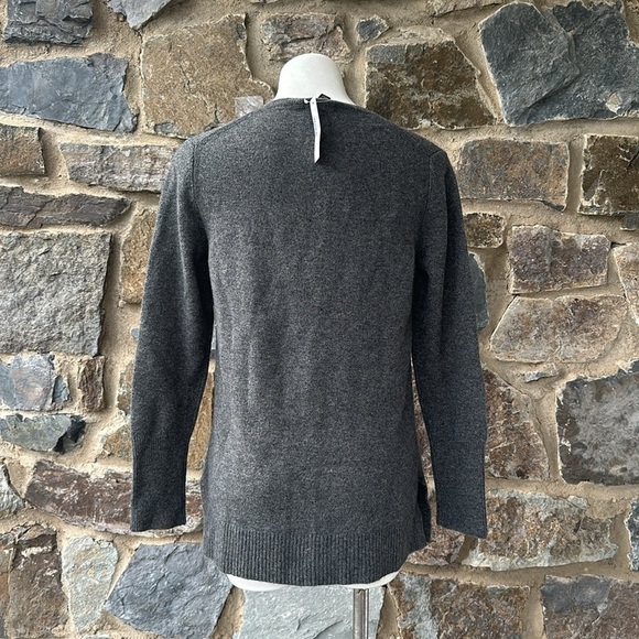 NWT J Crew V-neck front-pocket sweater in Supersoft yarn in Gray Size Medium - Picture 7 of 11